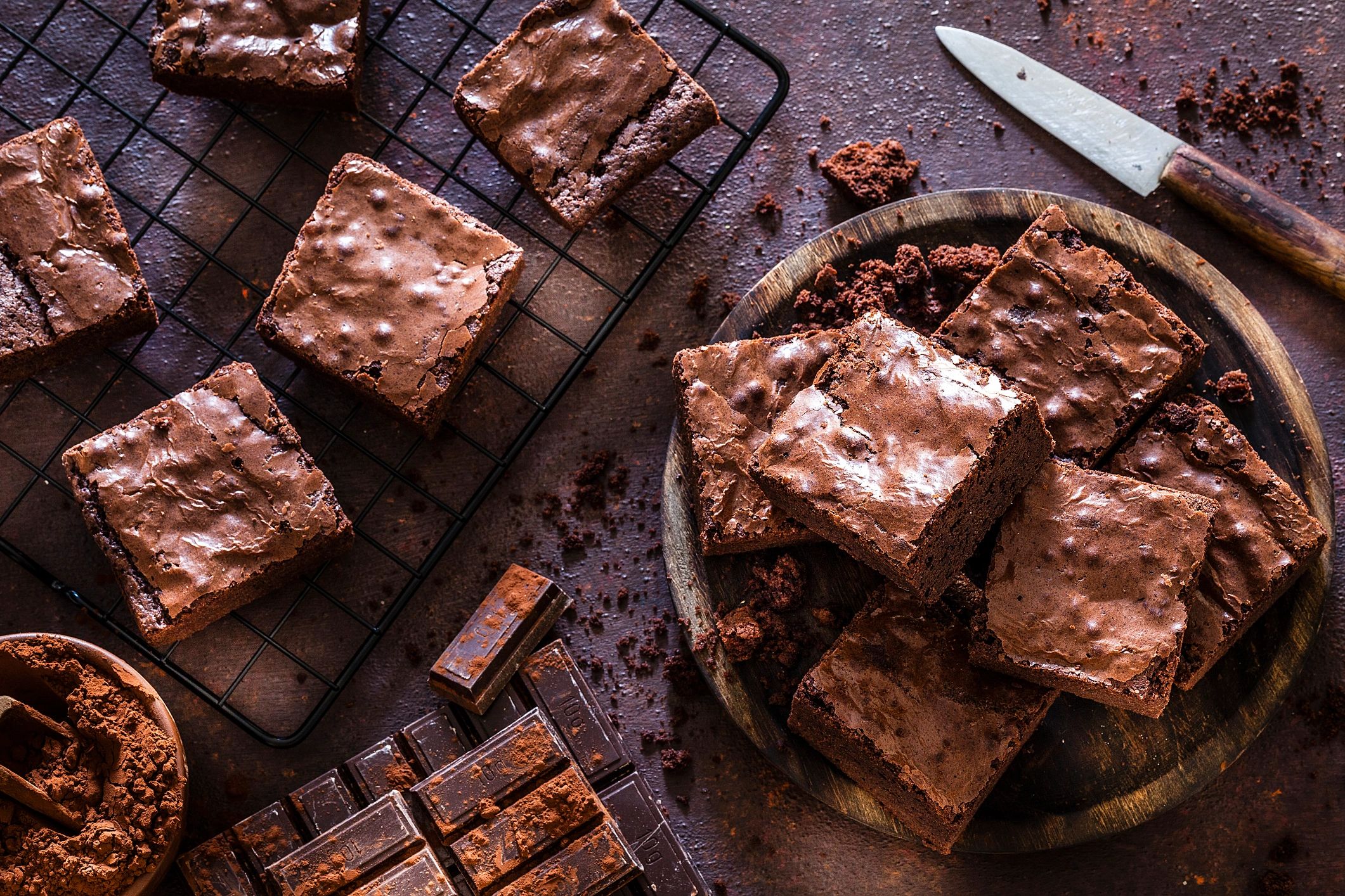 Brownie squares with clean, minimal presentation