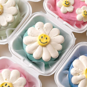 daisy bento cake floral mini cake