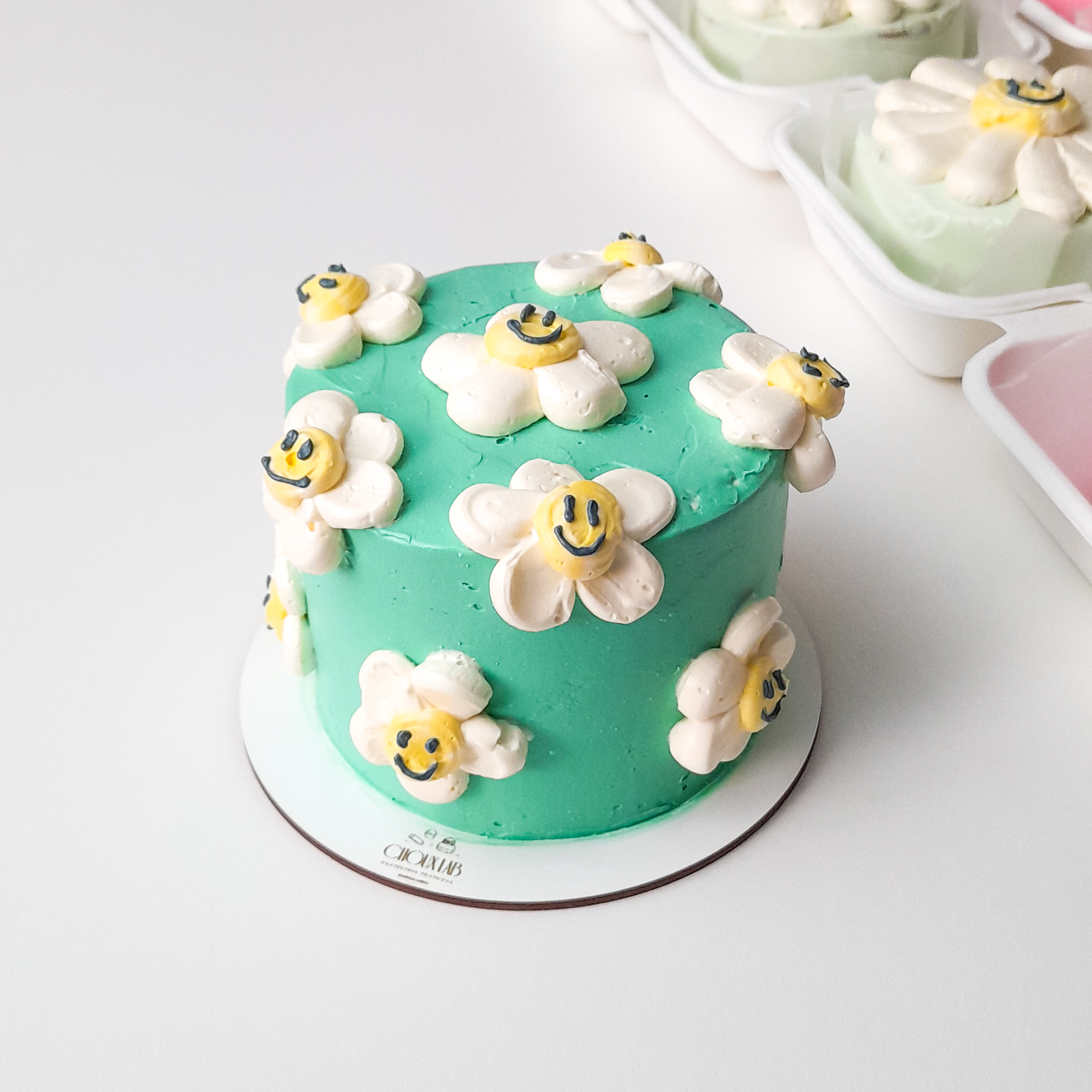 mini daisy cake floral celebration cake