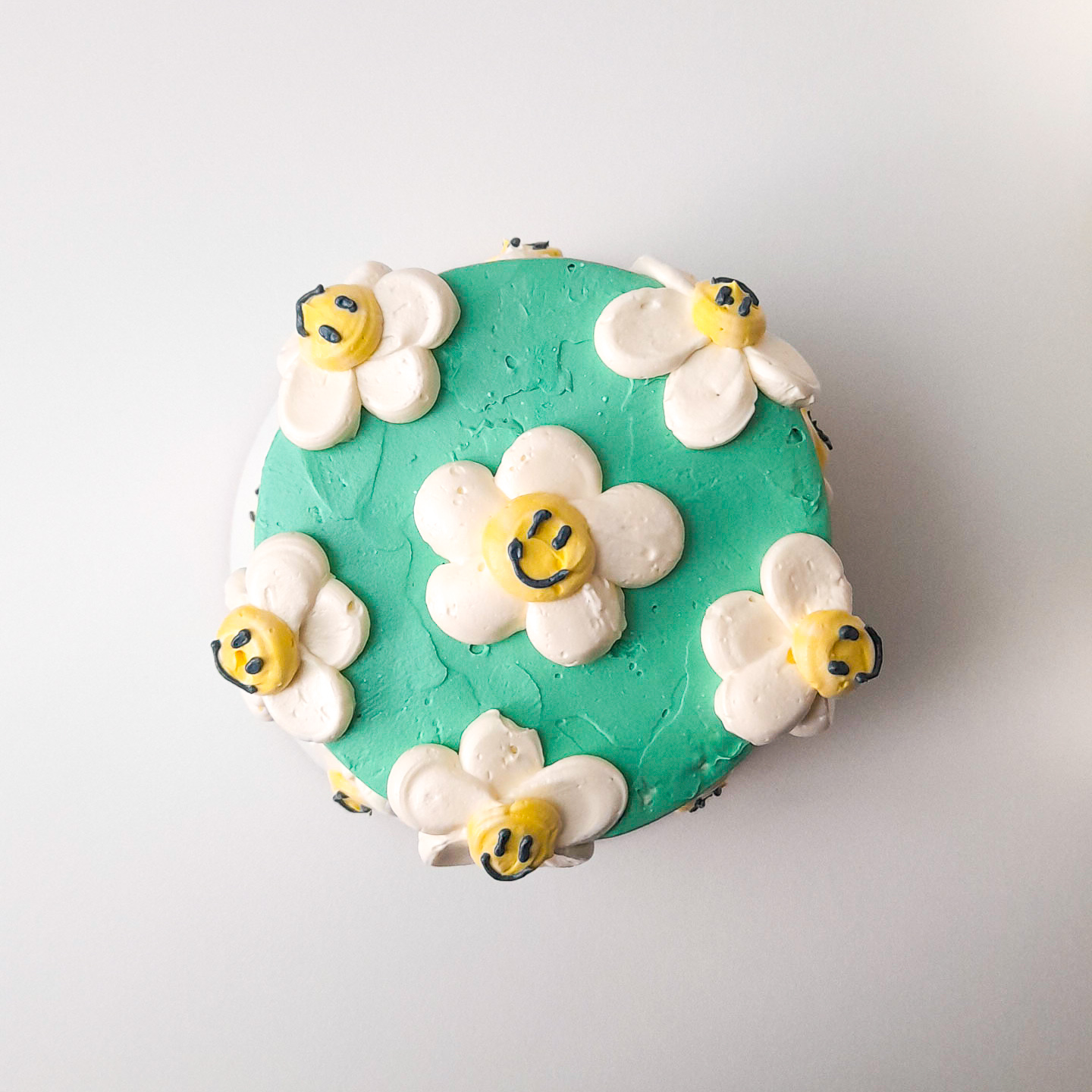 mini daisy cake floral celebration cake